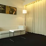Miro 4*